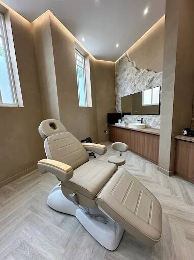 Profitable Aesthetic / Beauty Clinic for Sale – High Revenue, Ready to Scale Photo 3