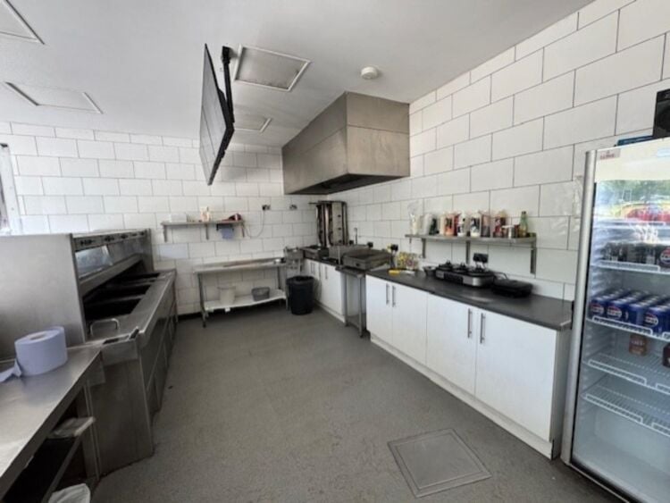 Leasehold Fish & Chip Takeaway Located In Atherstone Photo 3