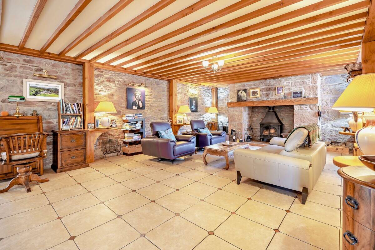 An exceptional house comprising 4 cottages (previously used as holiday rental), paddock and land. Photo 3
