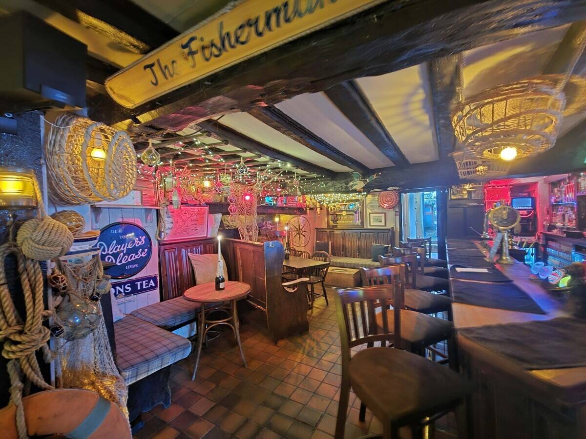 GWYNEDD - 15TH CENTURY HARBOURSIDE PUBLIC HOUSE Photo 3