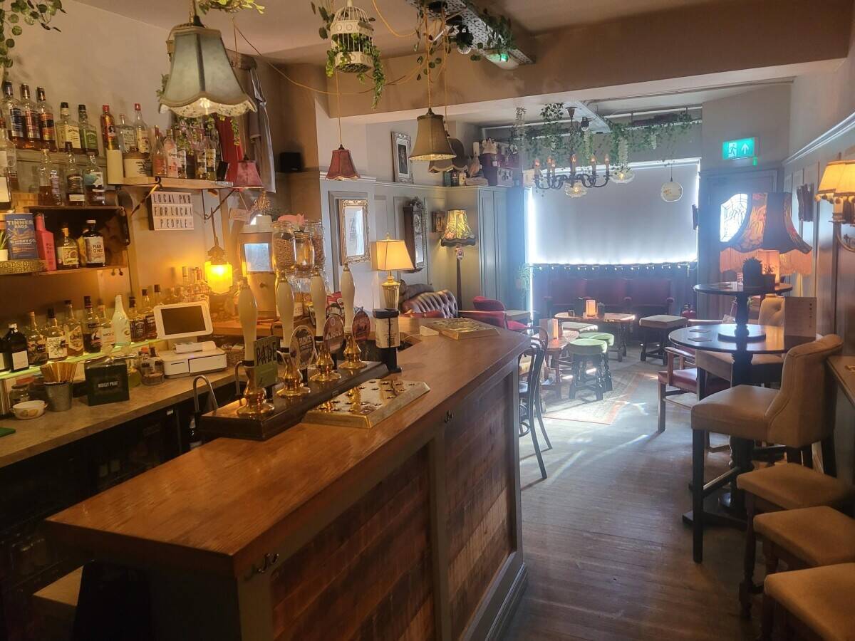 A hugely popular, high-street micro pub and gin parlour based in Nottinghamshire. Photo 3