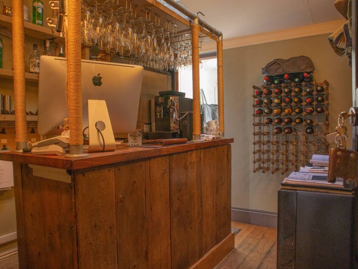 DEVON - B&B AND BISTRO IN CENTRE OF PICTURESQUE SOUTH HAMS HARBOUR TOWN Photo 3
