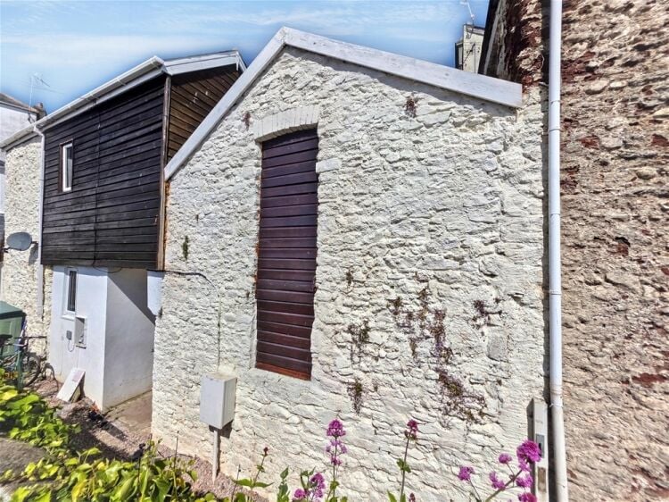 Auction Lot: Cottage/Studio Apartment in Paignton, Devon For Sale in Paignton Photo 3