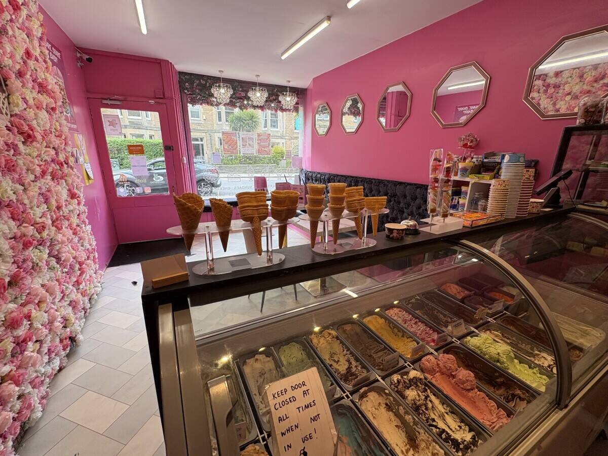 City Centre Fully Refurbished Dessert and Ice cream Parlour Business Ref 2012 Photo 3
