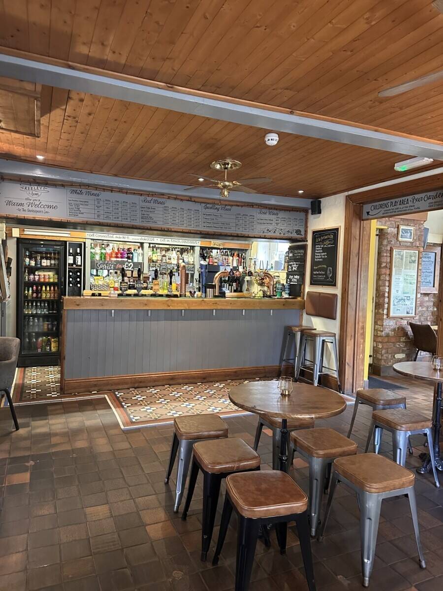 SHROPSHIRE - WORLD HERITAGE SITE - WELL-APPOINTED PUBLIC HOUSE WITH ESTABLISHED PROFITABLE BUSINESS Photo 3