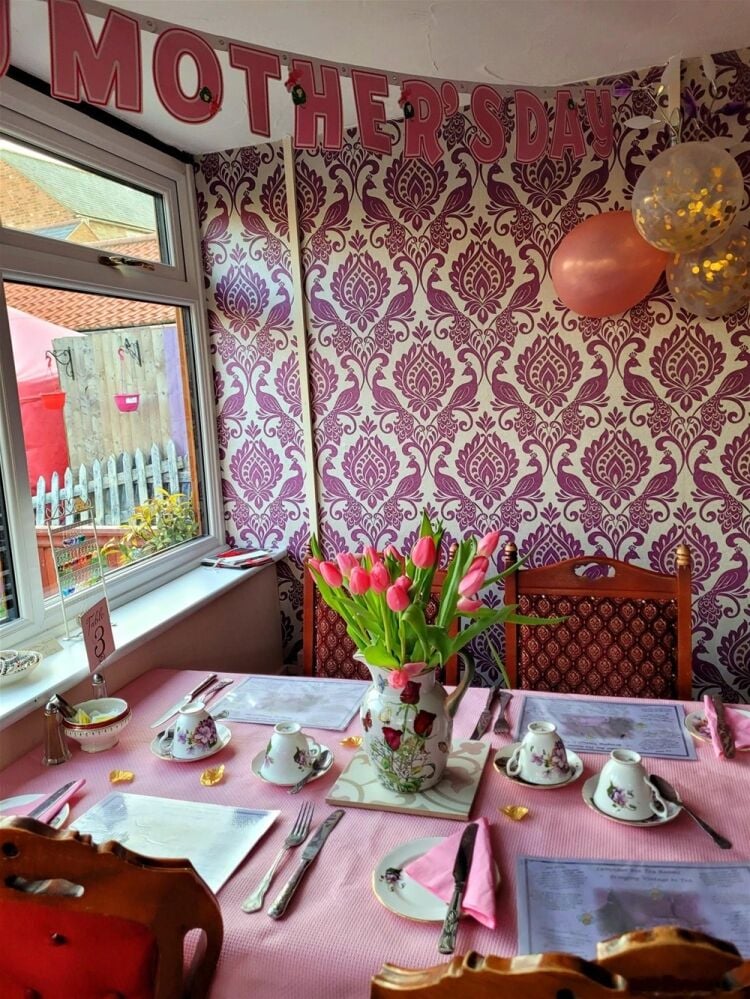 QUAINT TEAROOM Photo 3