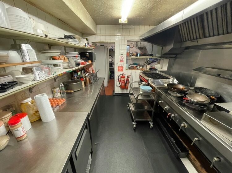 Spacious Town Centre Restaurant - Leasehold Business Photo 3