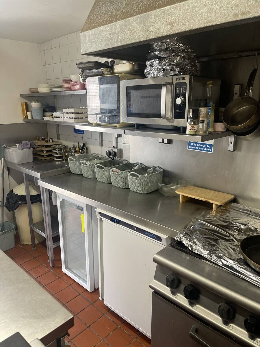 FULLY EQUIPPED DAYTIME CAFÉ /TEA ROOM Photo 3
