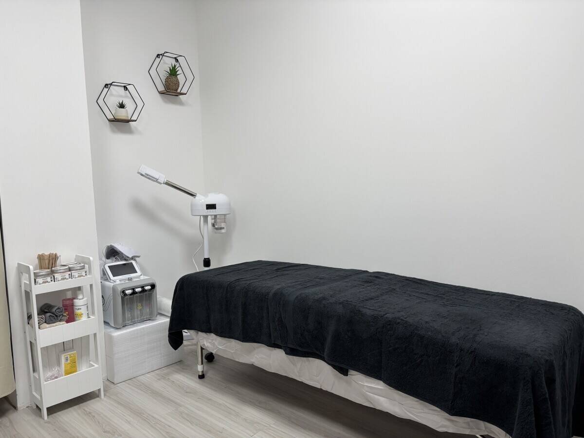 Clean and Modern Beauty Salon for Sale in Halesowen Town Centre