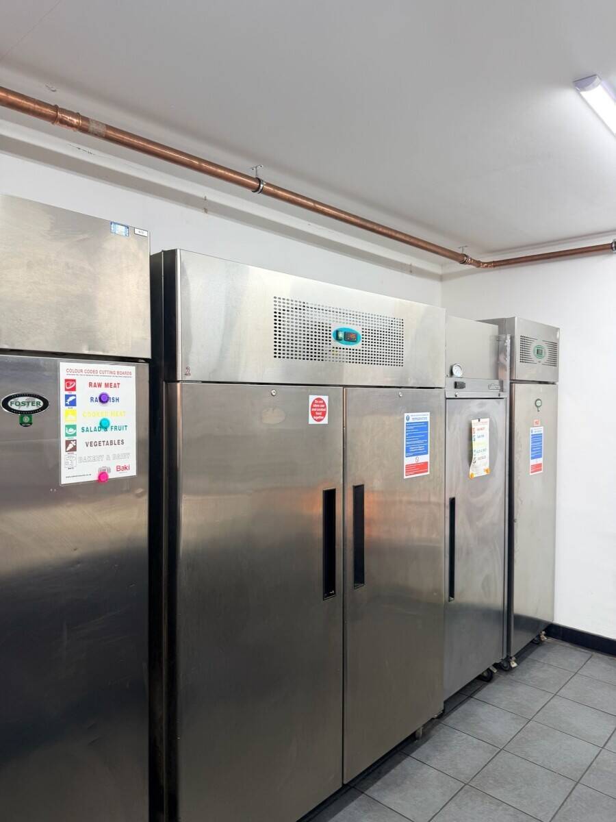 CONFIDENTIAL FULLY FITTED TAKEAWAY / BURGER SHOP – MANCHESTER – LOW RENT – NO RATES Photo 3