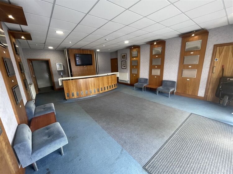 Substantial office spaces in popular Business Park For Sale in Newton Abbot Photo 3