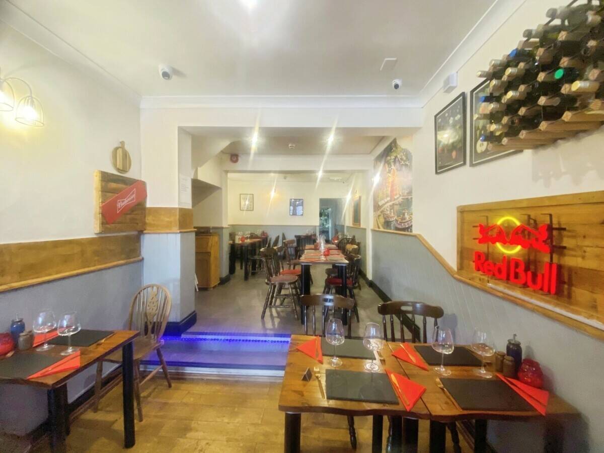 FULLY FITTED RESTAURANT / BAR PREMISES - FULLY EQUIPPED TO TRADE. TOWN CENTRE