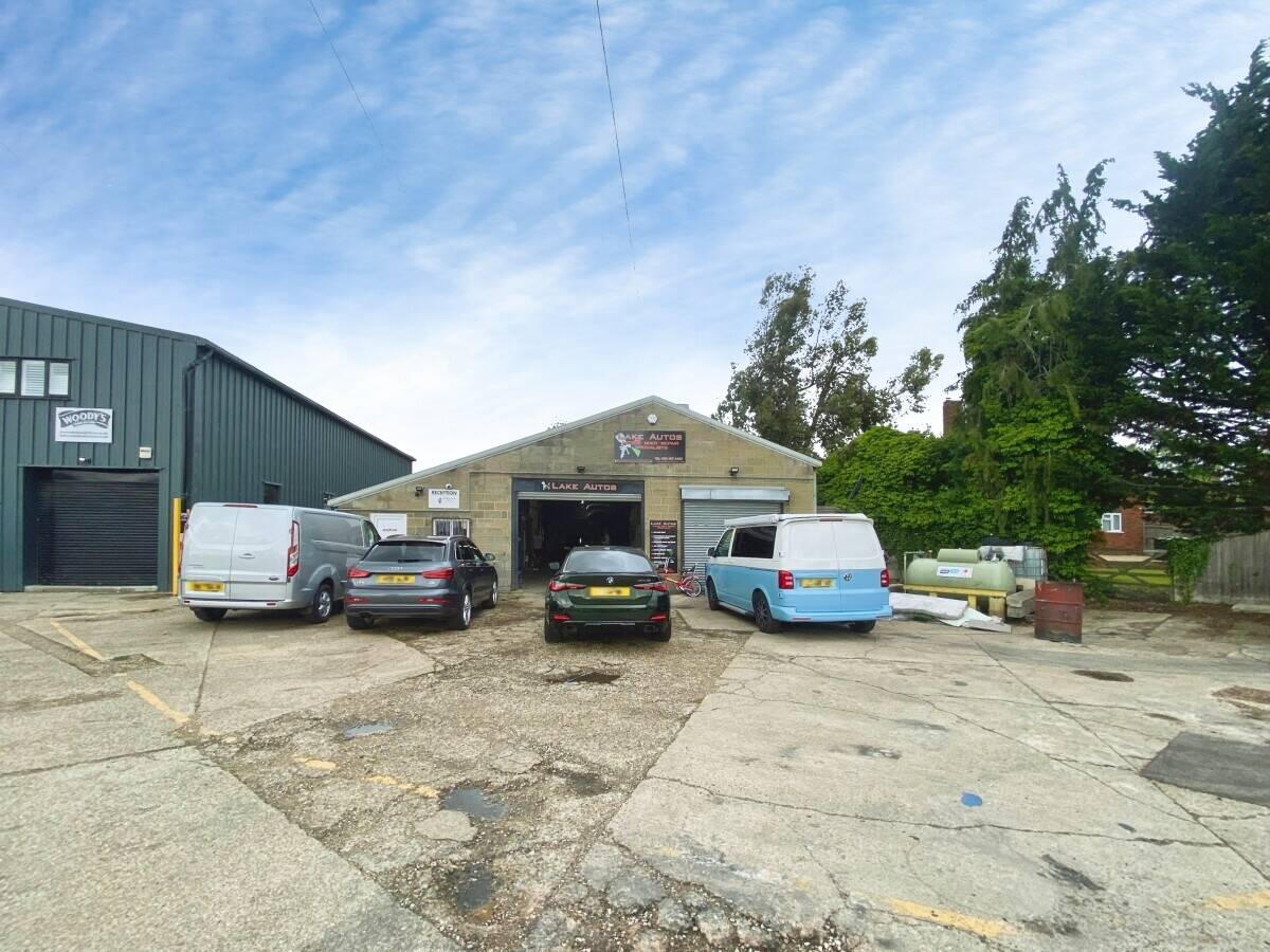 Established Motor Body Repair Business For Sale – Spray Booth, Ramp & Workshop Premises To Let Photo 3
