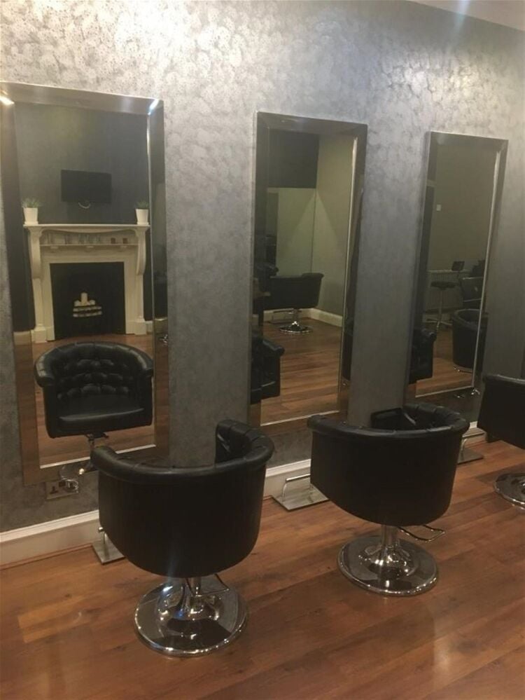 THRIVING UNISEX HAIR SALON IN EDINBURGH NEW TOWN Photo 3