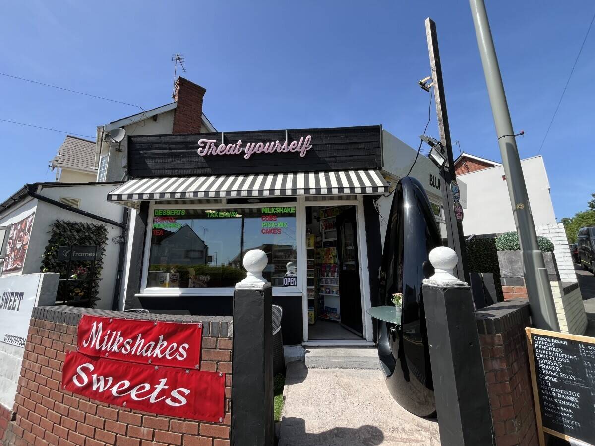 Desserts shop / Cafe