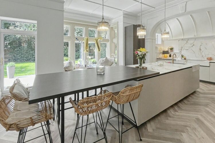 Magnificent Family Home with Self-Contained Airbnb/Residential Letting Accommodation