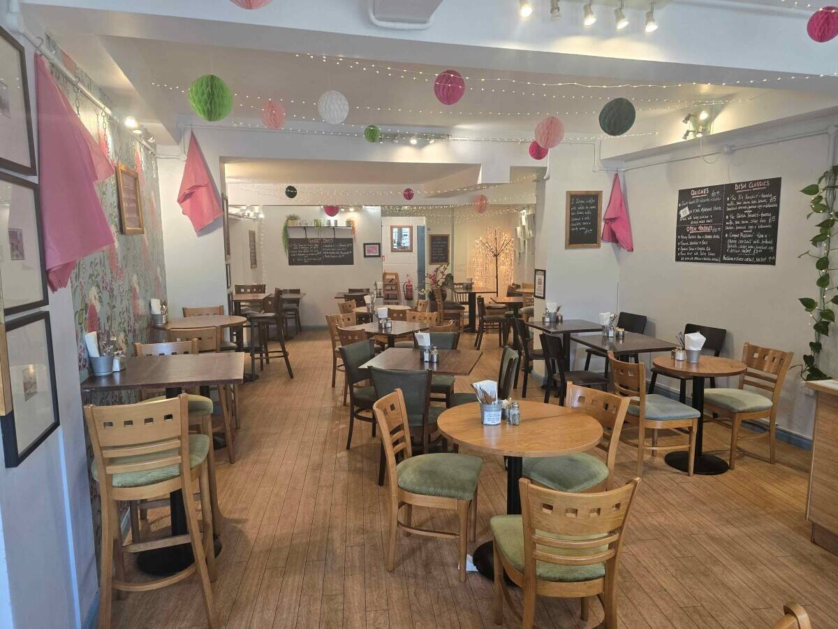 Exceptional Café and Deli in Prime Location Photo 3