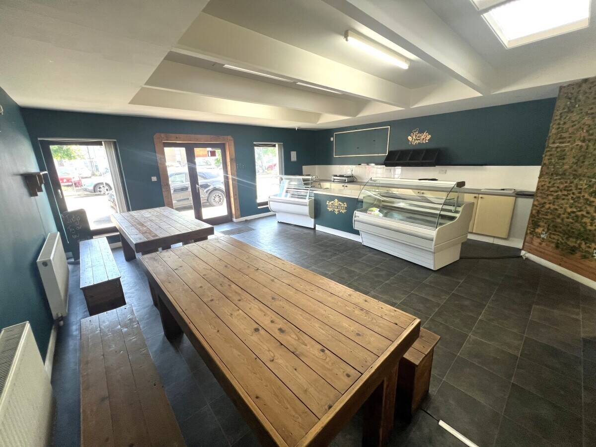Well-presented Freehold Vacant Hot Food Unit with Investment property, Grangemouth (ref 1822) Photo 3
