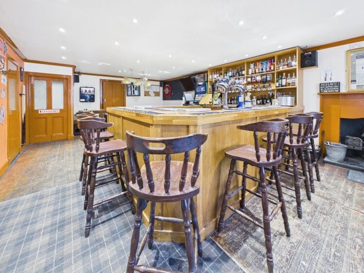 Long Established 9 Room Hotel on NC 500 Photo 3