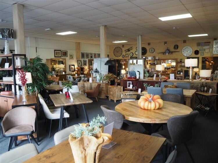 Retail For Sale in Grimsby Photo 3