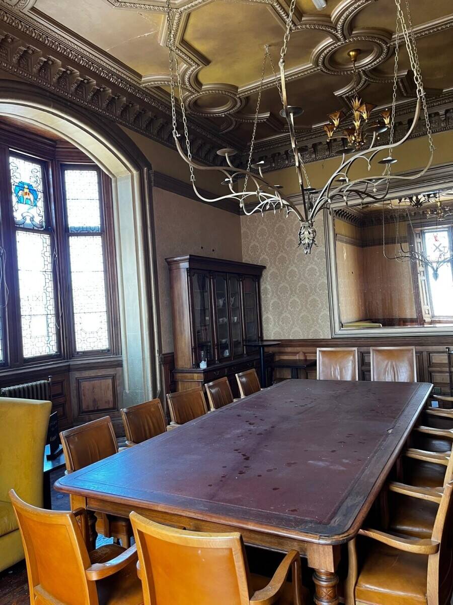 Excellent Opportunity In Town Centre Location