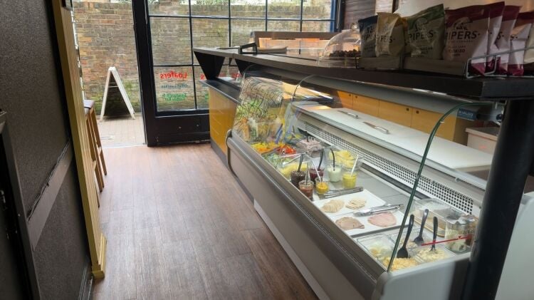 SANDWICH BAR/FOOD TO GO plus OUTSIDE CATERING with ACCOMMODATION