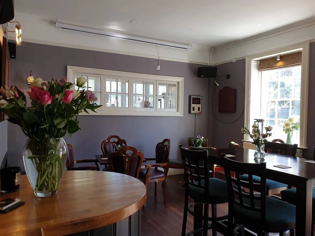 WILTSHIRE - PRESTIGIOUS VILLAGE FREEHOUSE WITH LETTING ACCOMMODATION Photo 3