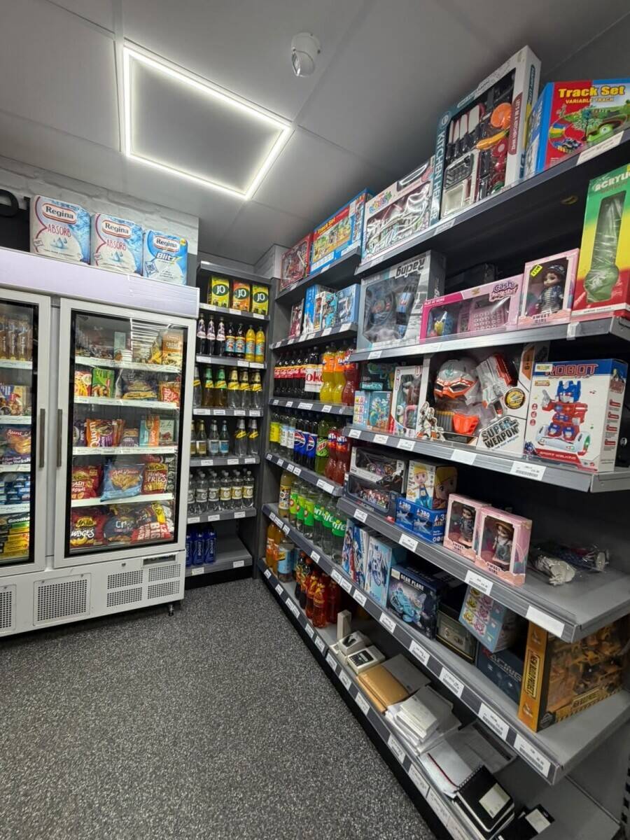 OFF LICENCE LEASE FOR SALE IN PRIME LOCATION IN HOUNSLOW WITH HIGH POTENTIAL FOR GROWTH. Photo 3