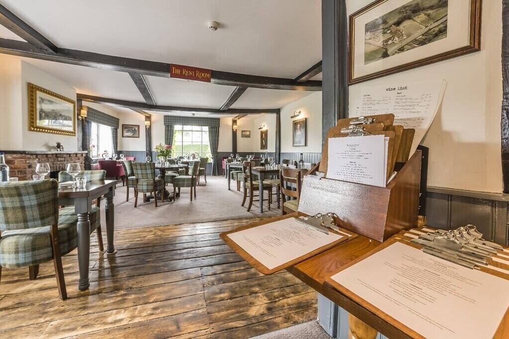 SHROPSHIRE - MAIN ROAD COUNTRY INN WITH LETTING ROOMS
