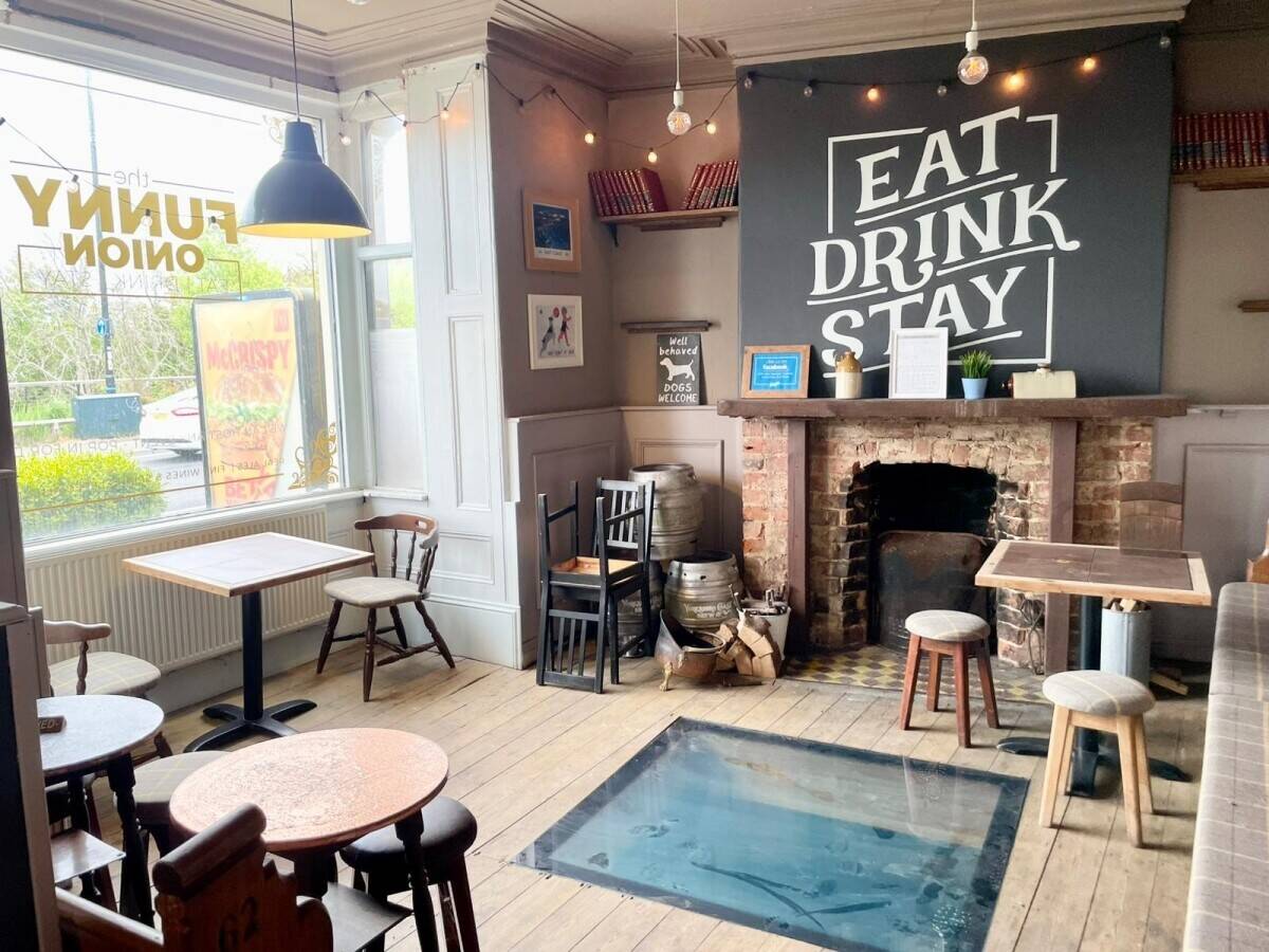 YORKSHIRE COAST - FIVE STOREY BAR & RESTAURANT WITH 11 APARTMENTS