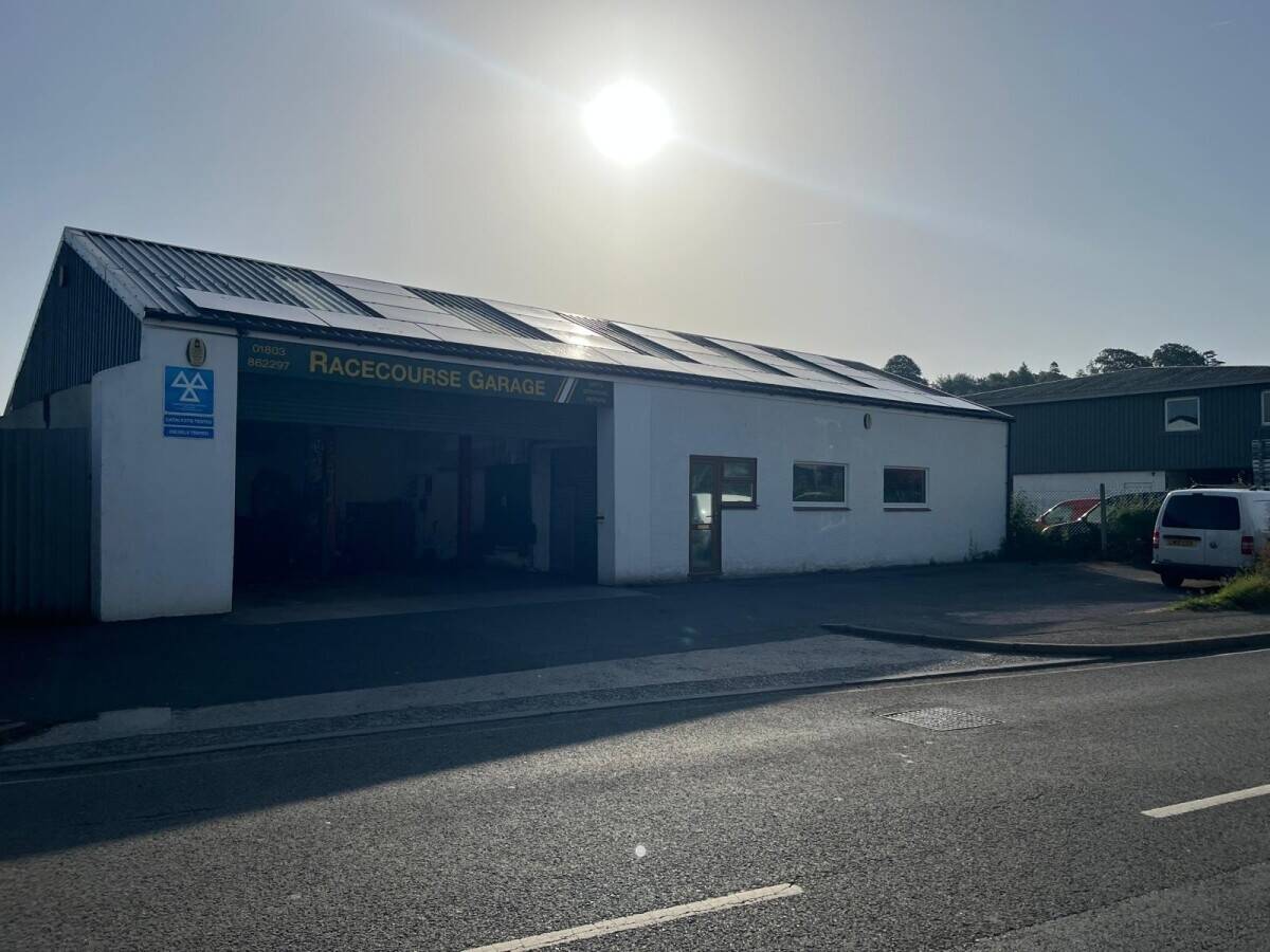 4 Ramp freehold car repair & MOT garage, Totnes Devon