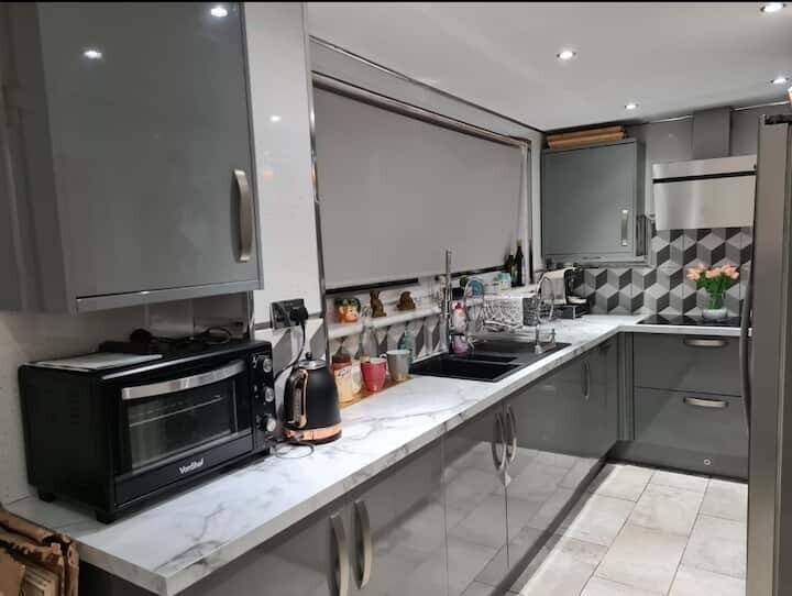 Outstanding Turnkey Holiday Let Investment – Glasgow East End Ref 2014