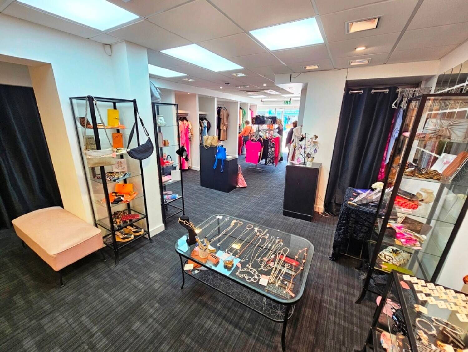 INDEPENDENT LADIES CLOTHING BOUTIQUE . EST 17 YEARS – FOR SALE – HADLEIGH, ESSEX Photo 3