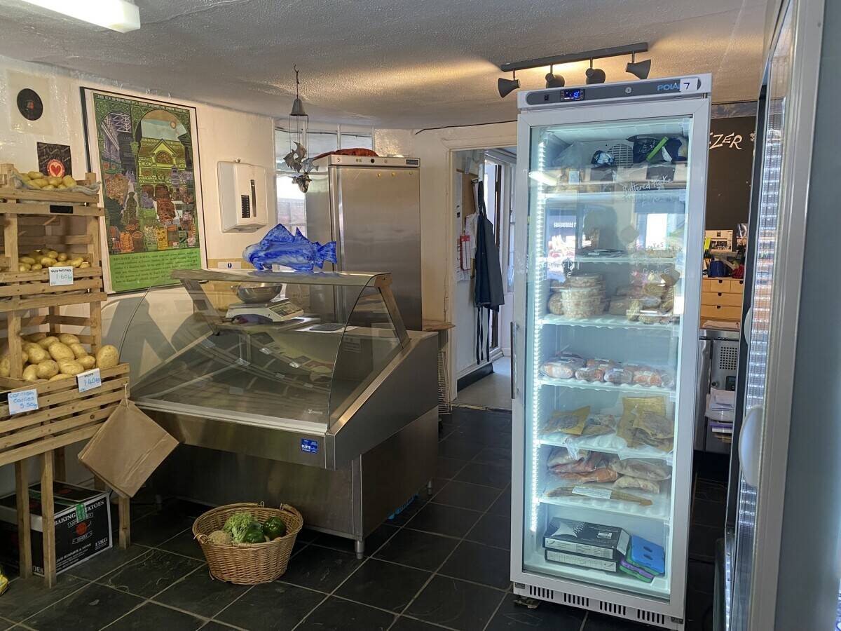 POWYS - GREENGROCERS IN TOWN CENTRE LOCATION