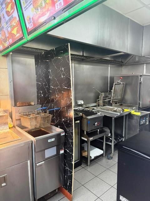 Chicken Shop With Adjoining, Ready To Open, Off Licence for Sale