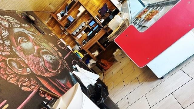 Well Positioned Fast Food Restaurant for Sale Photo 3