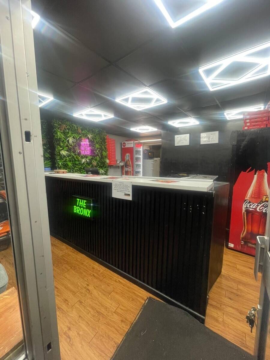 Pizza shop with good foot traffic 