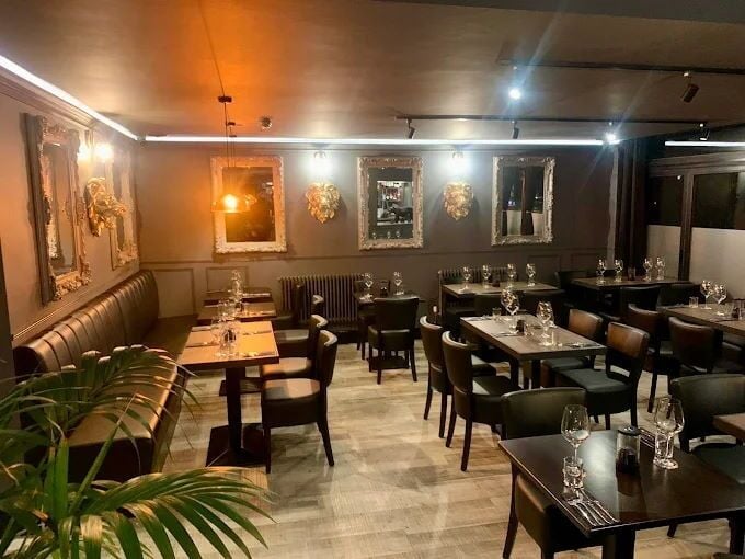 Licensed Bar & Restaurant for Sale Photo 3