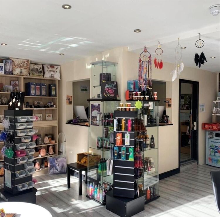POPULAR HAIR AND BEAUTY SALON