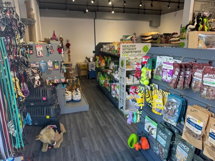 Retail For Sale in Selby Photo 3