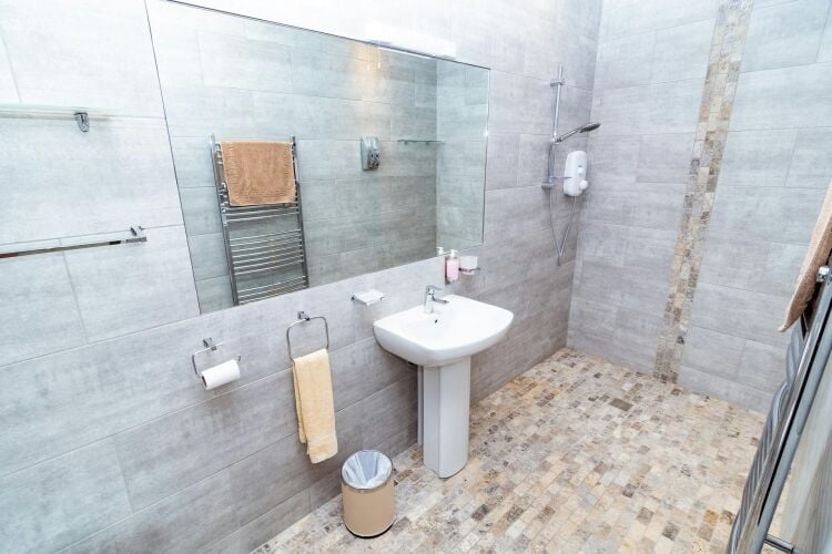 Fully Refurbished HMO Investment Property Occupying Prominent Position with Future Development Potential s.t.p.p. Photo 3