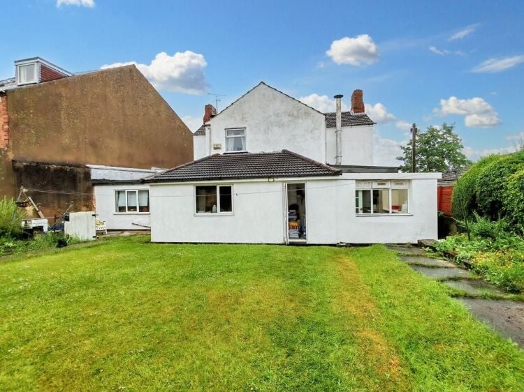 FREEHOLD TAKEAWAY WITH 3-BED ACCOMMODATION & DEVELOPMENT POTENTIAL