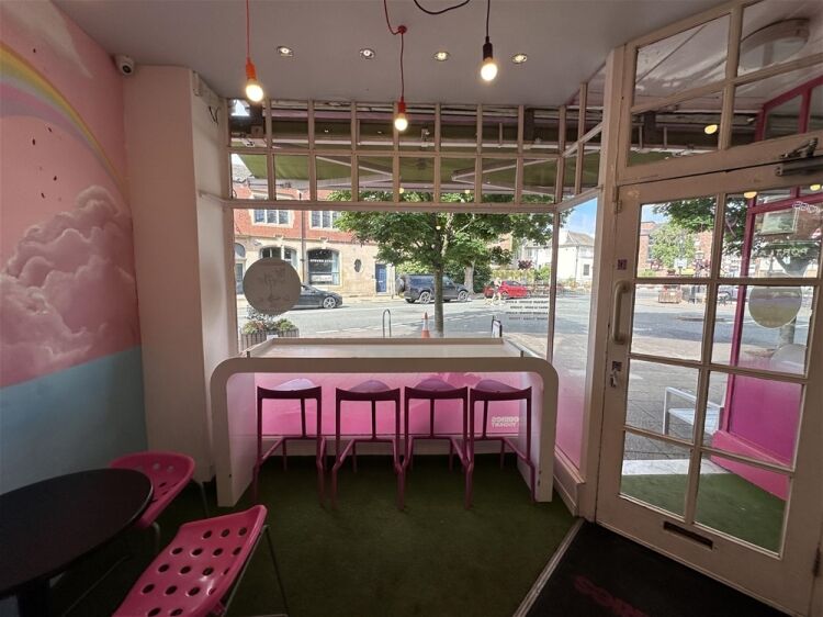 2 Frozen Dessert Parlours in Hale & Timperley Photo 3