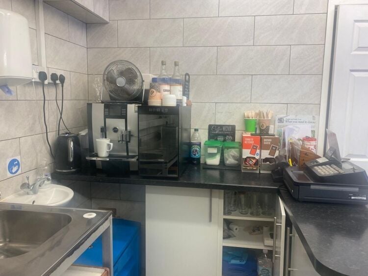 Leasehold Café Located In Warwick Photo 3