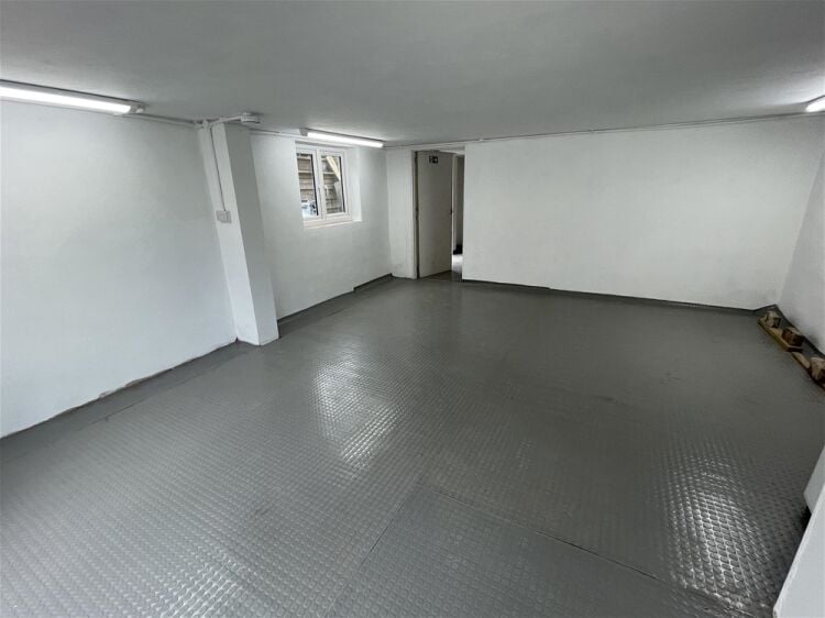 Recently constructed Two-storey office/ retails premises For Sale in Chulmleigh Photo 3