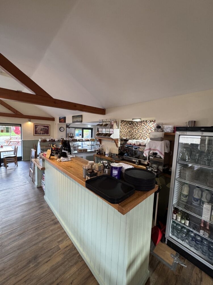 Freehold café/coffee shop in the heart of the Loch Ness tourist village