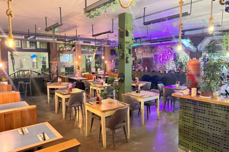 Established Restaurant - London Photo 3
