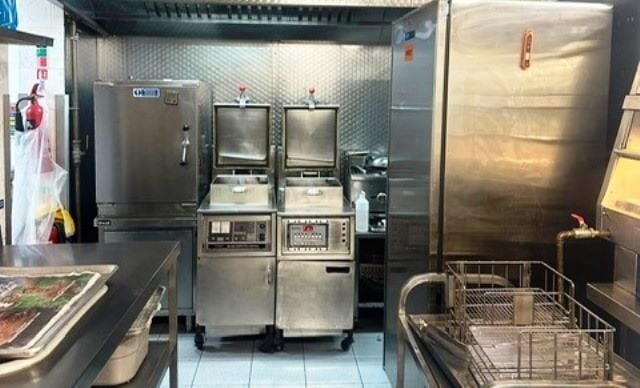 Fast Food Takeaway specialises In Chicken for Sale Photo 3