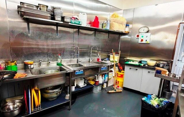 Indian Takeaway - Established 2026, Premier Extractor Installed Suitable For Chicken, Kebab And Pizza Takeaway for Sale