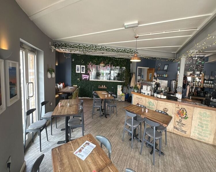 Upmarket café-restaurant seating 70+ in well populated suburb